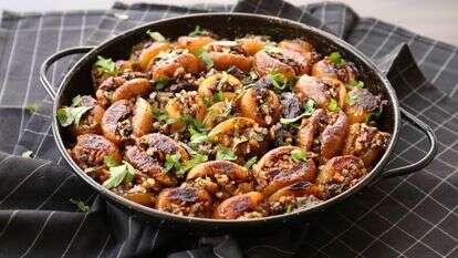 פירות יבשים ממולאים בבשר, אורז ואגוזים | אפרת ליכטנשטט