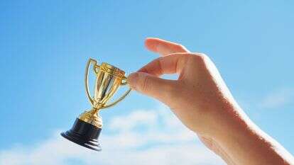 "ברגע שאנחנו מתעקשים על הכרה היא בורחת" | שאטרסטוק