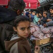 ילדה עזתית בשוק חאן יונס בעזה, 30 בינואר 2026 | אעבד ראחים חאטיב, פלאש 90