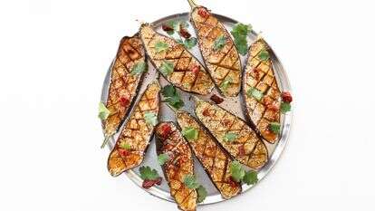 לא רק במטבח היפני: סירות חצילים במיסו | אפרת ליכטנשטט לא רק במטבח היפני: סירות חצילים במיסו | אפרת ליכטנשטט