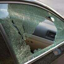 חלון רכב מנופץ | שאטרסטוק