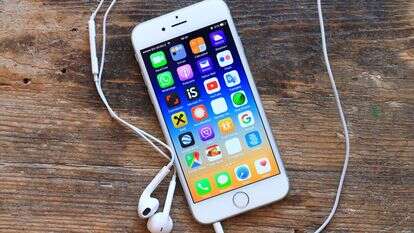 גם אני הלכתי לפשפש בתיקיות שלי מאז ואכן התמונות בחלקן נראו לי כמו מגלגול אחר | שאטרסטוק