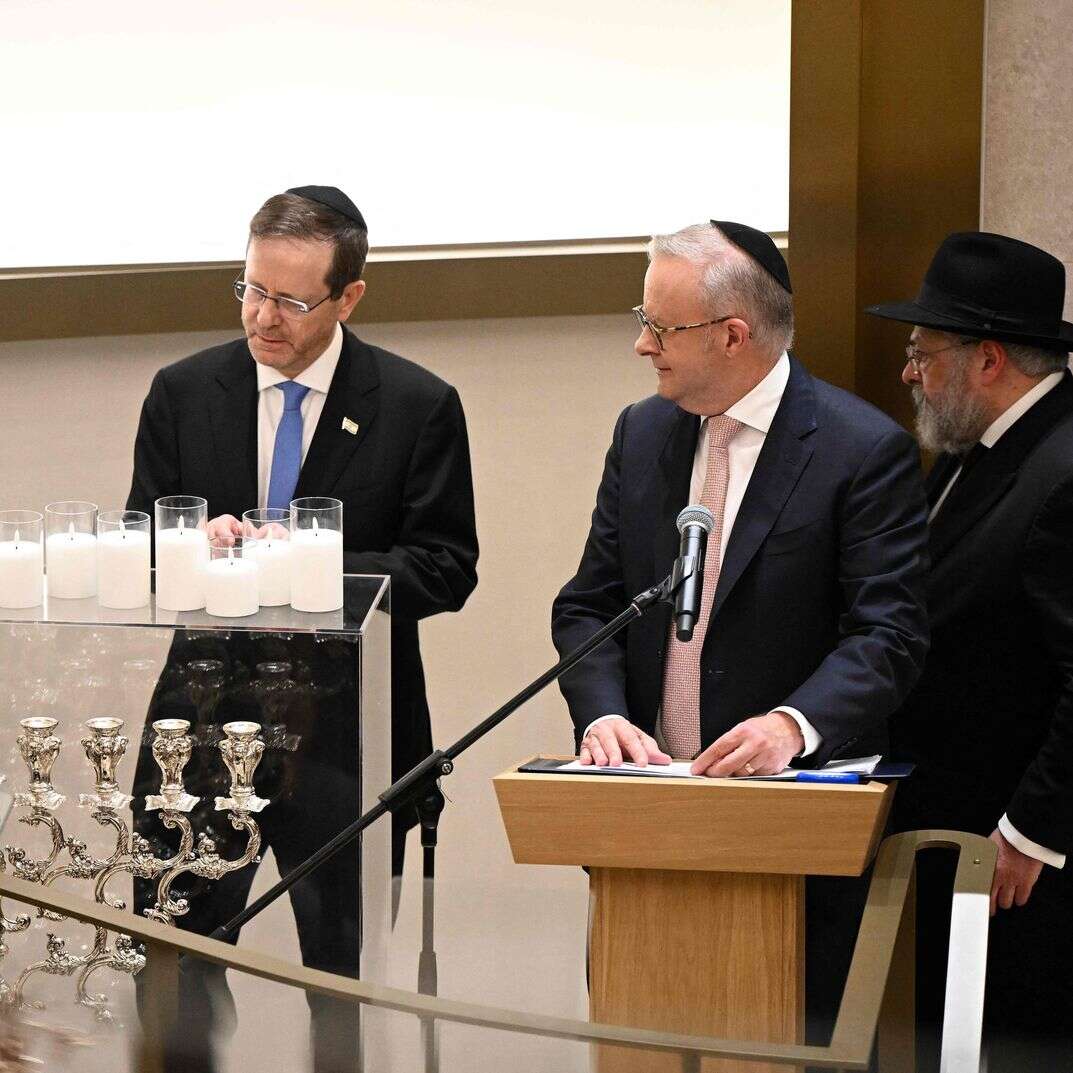 נשיא המדינה יצחק הרצוג, ראש ממשלת אוסטרליה אנתוני אלבניזי וראש בית חב"ד בונדיי, הרב יהורם אולמן | AFP