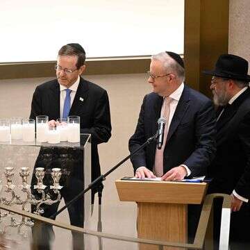 נשיא המדינה יצחק הרצוג, ראש ממשלת אוסטרליה אנתוני אלבניזי וראש בית חב"ד בונדיי, הרב יהורם אולמן | AFP