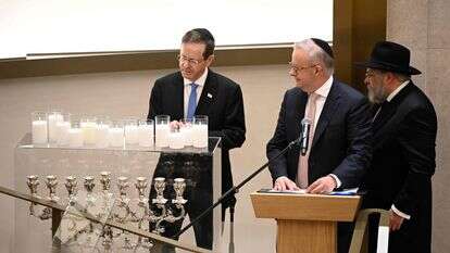 נשיא המדינה יצחק הרצוג, ראש ממשלת אוסטרליה אנתוני אלבניזי וראש בית חב"ד בונדיי, הרב יהורם אולמן | AFP