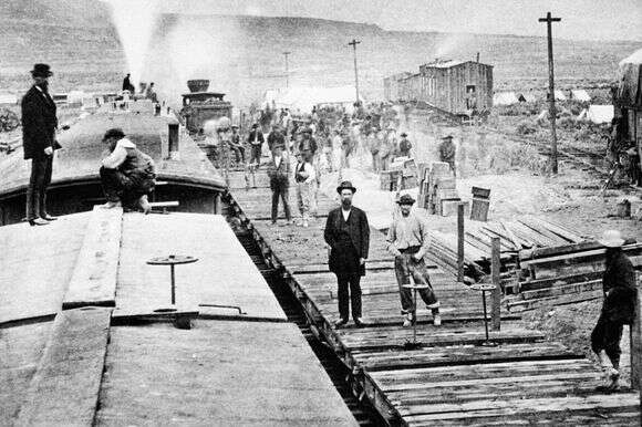 הנחת מסילות ברזל עבור הרכבת | AP