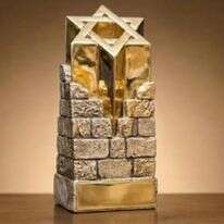 הפסלון המיוחד שעוצב לנשיא ארה"ב טראמפ | משרד החינוך