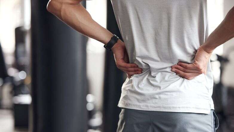 אימונים במכון כושר | שאטרסטוק