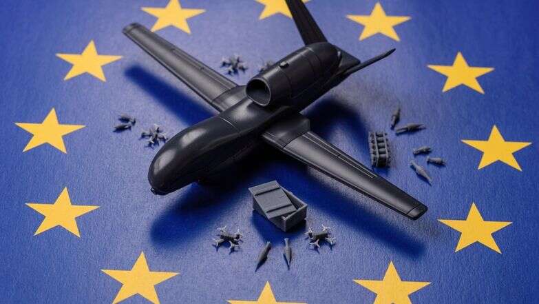 "פרויקט הדגל הביטחוני של אירופה קרס" | שאטרסטוק