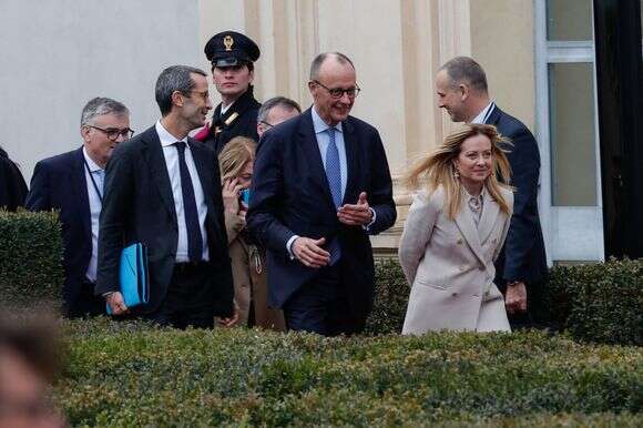 ראש ממשלת איטליה ג'ורג'ה מלוני (מימין) וקנצלר גרמניה פרידריך מרץ משתתפים בפסגה בין-ממשלתית בין איטליה לגרמניה בוילה דוריה פמפילג' ברומא, איטליה, 23 בינואר 2026 | EPA/GIUSEPPE LAMI