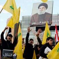 צעירים תומכי חיזבאללה בלבנון | EPA