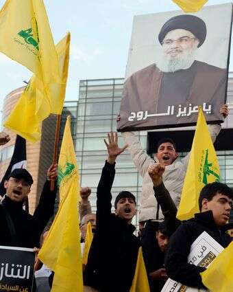 צעירים תומכי חיזבאללה בלבנון | EPA
