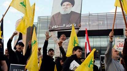 צעירים תומכי חיזבאללה בלבנון | EPA