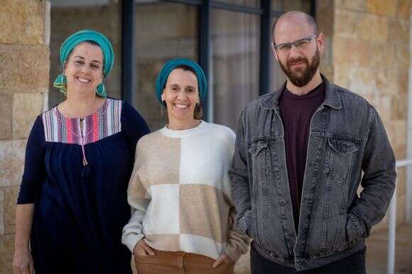 לתת שם לכאב. הדר פרנקנטל, תמר דשבסקי ויעל פרסבורגר | אריק סולטן