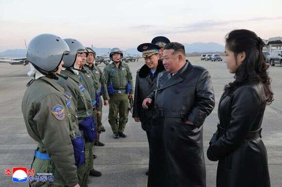 קים ג'ונג-און ובתו | EPA