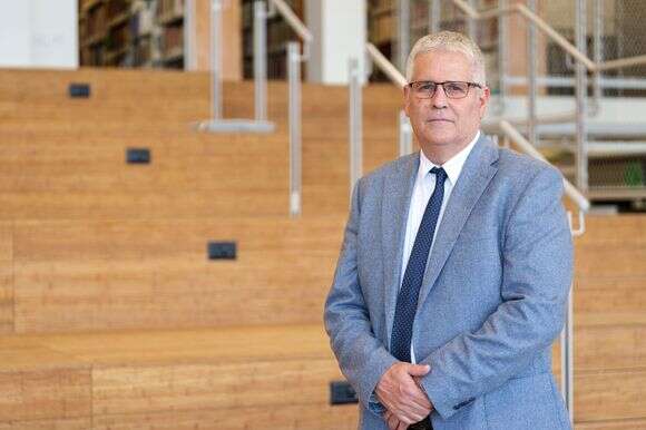 "אנחנו לא יכולים לחקור את העבר במנותק מהווה ומהעתיד". פרופ' גור אלרואי | אנצ׳ו גוש, ג׳יני