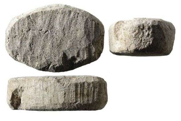 . אבן לבנה וחלקה מהתקופה הרומית שנחשפה בהולנד מבלבלת את החוקרים זה מכבר. כעת, בעזרת בינה מלאכותית, מדענים מאמינים שהם פיצחו את התעלומה | AFP . אבן לבנה וחלקה מהתקופה הרומית שנחשפה בהולנד מבלבלת את החוקרים זה מכבר. כעת, בעזרת בינה מלאכותית, מדענים מאמינים שהם פיצחו את התעלומה | AFP