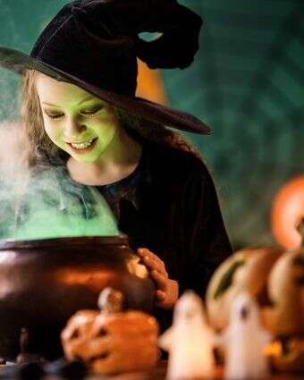 מכשפה | שאטרסטוק