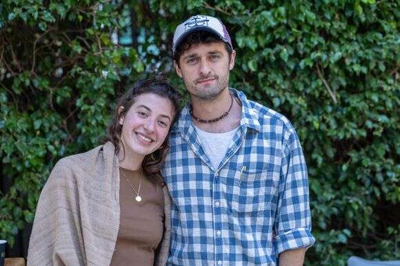 לברוח מהמרוץ. שירה עמר ויובל שליש | יוסי אלוני