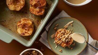 כך תהפכו תפוחים לקינוח חורפי אלגנטי | ריי לופז עבור הוושינגטון פוסט