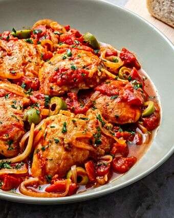 עוף רך ברוטב לימוני עם זיתים – ארוחה מנחמת בסיר אחד | סקוט סוצ'מן עבור; עיצוב אוכל מאת קרולין רוב עבור הוושינגטון פוסט עוף רך ברוטב לימוני עם זיתים – ארוחה מנחמת בסיר אחד | סקוט סוצ'מן עבור; עיצוב אוכל מאת קרולין רוב עבור הוושינגטון פוסט