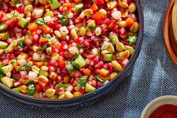 סלט בוטנים הודי שמפיל את כולם: קראנצ'י, חריף וממכר | טום מקורקל; עיצוב אוכל מאת ג'ינה ניסטיקו עבור הוושינגטון פוסט