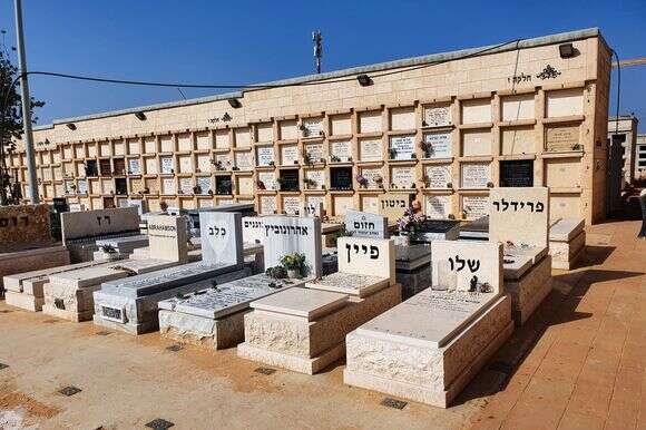 קבורה רוויה בבית עלמין בהרצליה | משה שי, פלאש 90 קבורה רוויה בבית עלמין בהרצליה | משה שי, פלאש 90