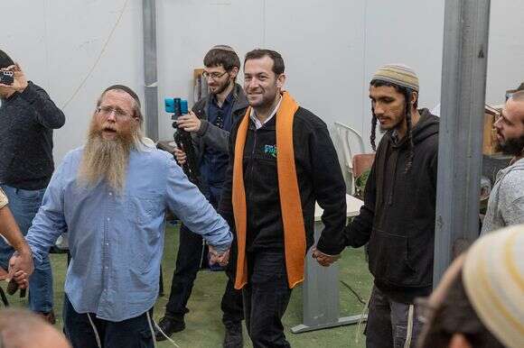 יוסי דגן (במרכז) | נעמה שטרן