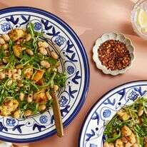 סלט שעועית לבנה חמה ולחם | טום מקורקל עבור הוושינגטון פוסט