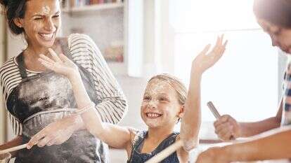 בישול עם ילדים | שאטרסטוק