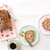 תפוחים, קצפת וקרמל — ברולדה אחת מושלמת | אפרת ליכטנשטט תפוחים, קצפת וקרמל — ברולדה אחת מושלמת | אפרת ליכטנשטט