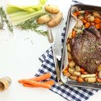 הרוסטביף שתמיד מצליח: רך, עסיסי ועם ירקות בתבנית אחת | אפרת ליכטנשטט