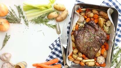 הרוסטביף שתמיד מצליח: רך, עסיסי ועם ירקות בתבנית אחת | אפרת ליכטנשטט