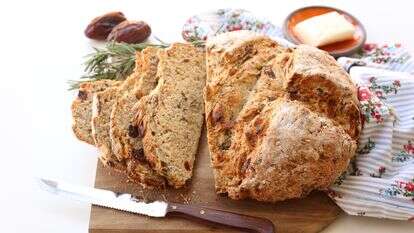 מתוק־מלוח מושלם: לחם ביתי ריחני בלי שמרים | אפרת ליכטנשטט