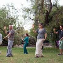 מתרגלים טאי צ'י בפארק בשכונת ימין משה בירושלים | שרה שומאן / פלאש90