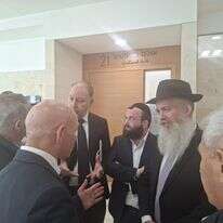 הרב שמואל ביסטריצקי מחוץ לביהמ"ש | ללא קרדיט