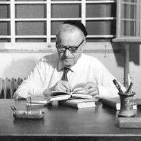 ההחלטה הנחרצת לעלות ארצה שמה קץ ללבטיו. עגנון, 1966 | מארכיון דן הדני, האוסף הלאומי לתצלומים על שם משפחת פריצקר, הספרייה הלאומית