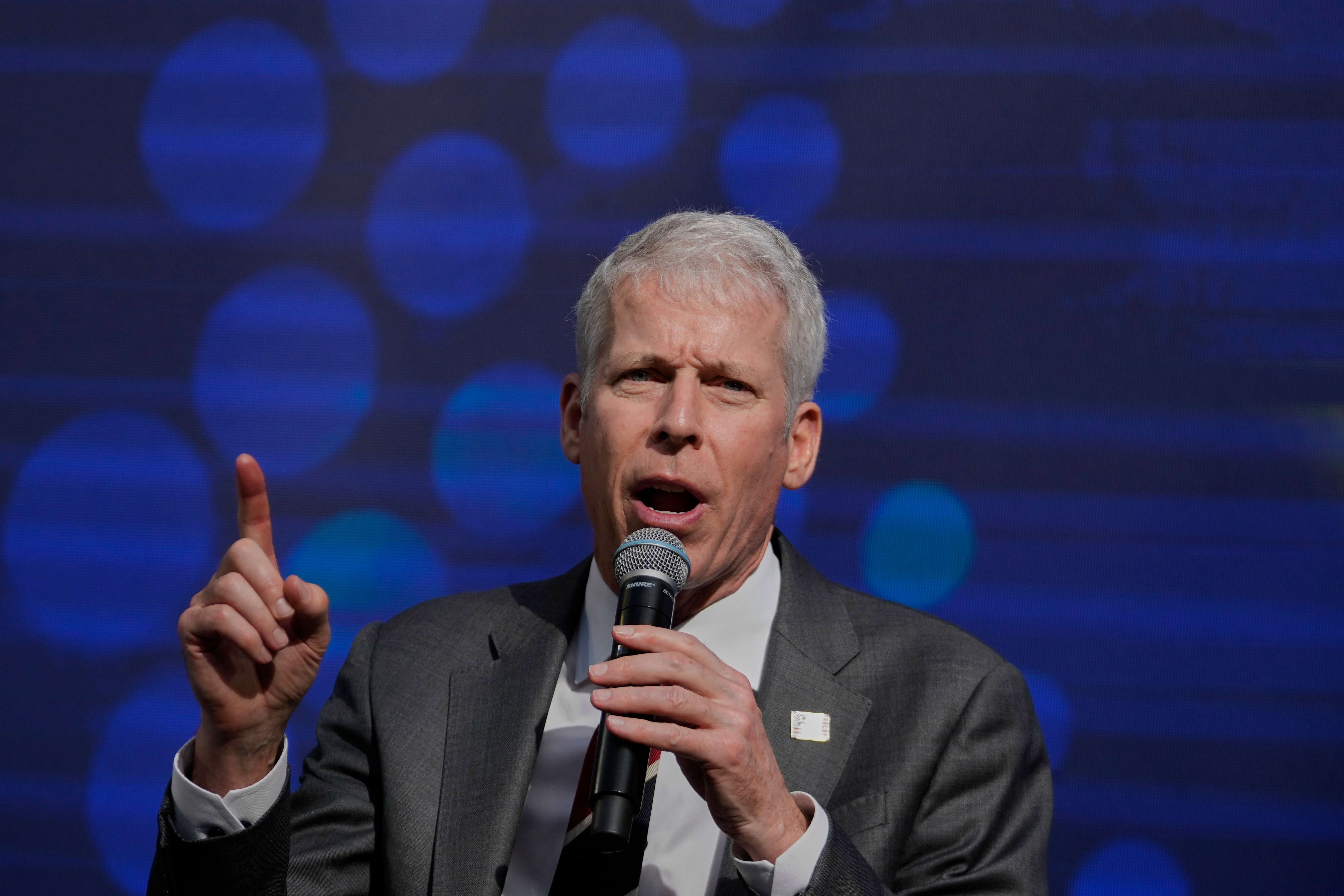 כריס רייט, מזכיר האנרגיה של ארה"ב | AP Photo/Petros Giannakouris כריס רייט, מזכיר האנרגיה של ארה"ב | AP Photo/Petros Giannakouris