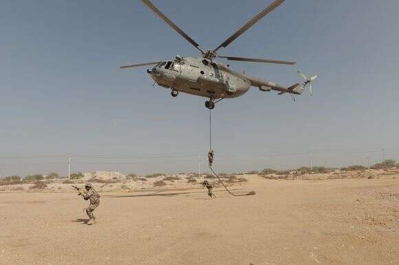 תרגיל משמרות המהפכה האיראניים במפרץ הפרסי | Sepahnews via AP