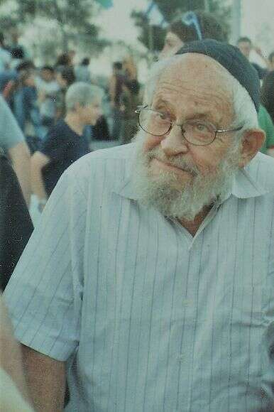 נאבק כל חייו להתרחק מן השגרה הלמדנית. הרב מרדכי ברויאר | באדיבות המשפחה נאבק כל חייו להתרחק מן השגרה הלמדנית. הרב מרדכי ברויאר | באדיבות המשפחה