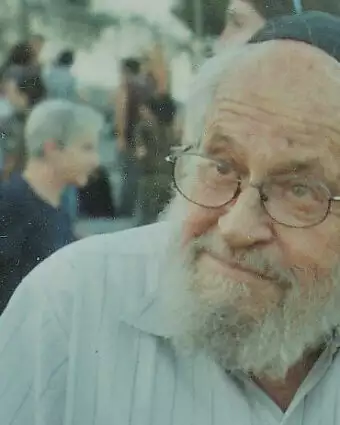 נאבק כל חייו להתרחק מן השגרה הלמדנית. הרב ברויאר | באדיבות המשפחה נאבק כל חייו להתרחק מן השגרה הלמדנית. הרב ברויאר | באדיבות המשפחה