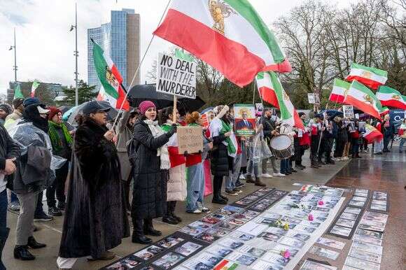 הפגנה בז'נבה נגד משטר האייתוללות לקראת השיחות בין ארה"ב לאיראן, השבוע | אי.פי.איי