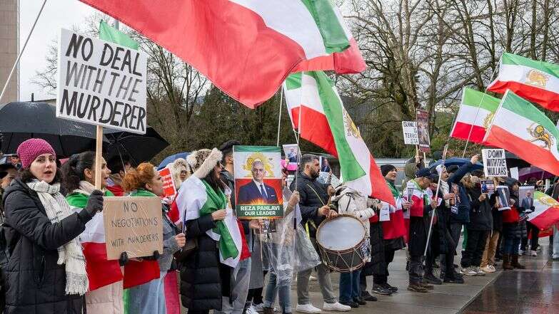 אופוזיציה בלי ראש דף הבית | EPA