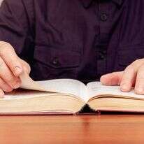 קריאת ספר | שאטרסטוק