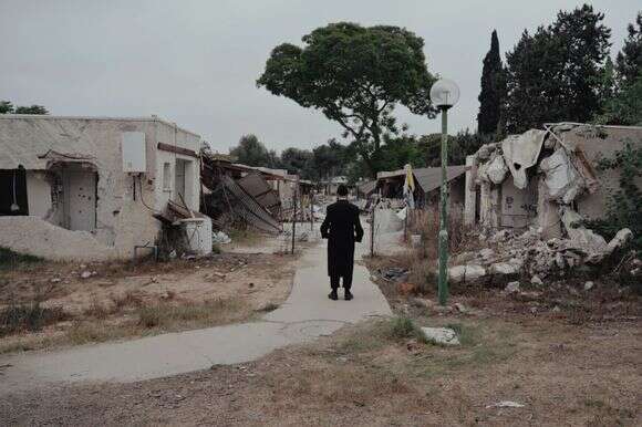 7 באוקטובר מזווית אמונית. הרב גולדווסר בכפר־עזה, מתוך הסרט | א. שפירא