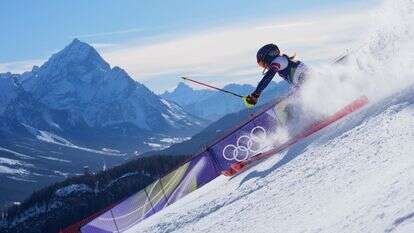 מיקלה שיפרין מתחרה בסלאלום לנשים באולימפיאדת החורף 2026 | AP