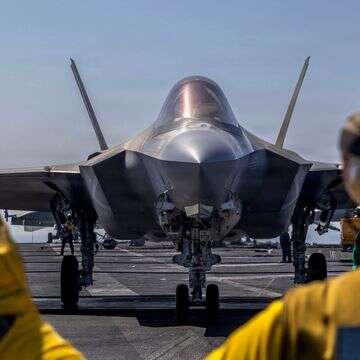 מטוס קרב אמריקני על נשאת המטוסים "אברהם לינקולן" | AFP