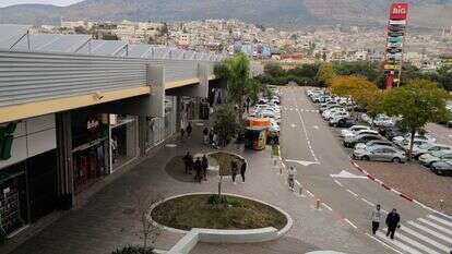 מרכז מסחרי בכרמיאל. אילוסטרציה | מיכאל גלעדי, פלאש 90