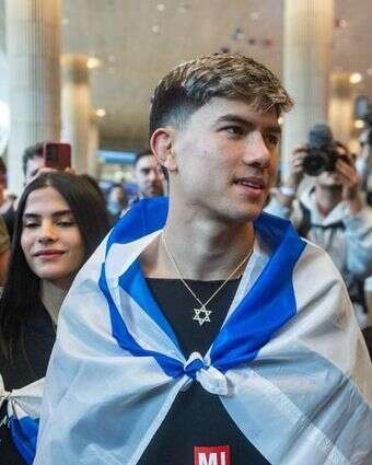 אהבת השם גורדון עם נחיתתו בישראל | חיים גולדברג, פלאש 90