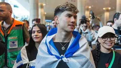 אהבת השם גורדון עם נחיתתו בישראל | חיים גולדברג, פלאש 90